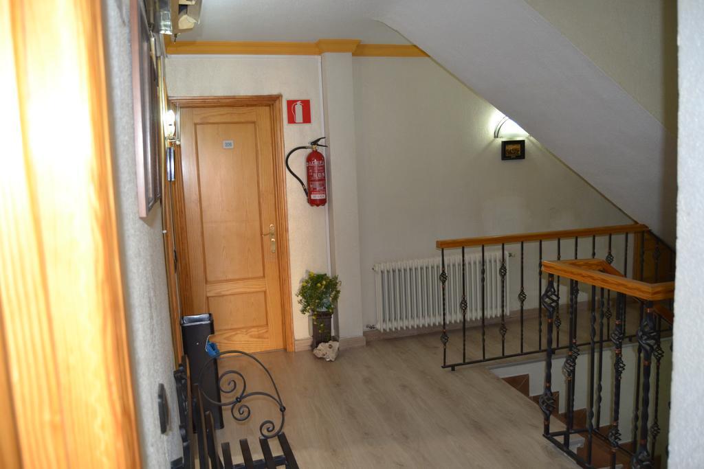 Hostal Don Juan I Alcalá de Henares Екстериор снимка