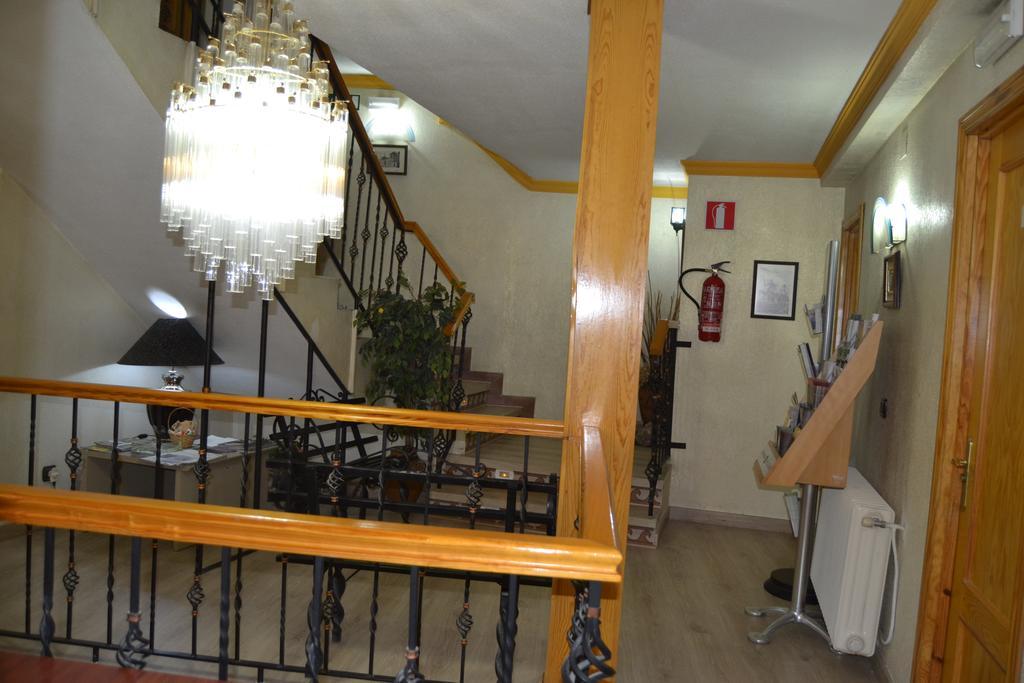 Hostal Don Juan I Alcalá de Henares Екстериор снимка