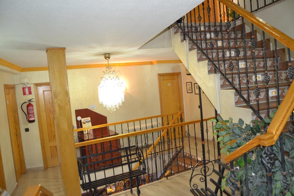 Hostal Don Juan I Alcalá de Henares Екстериор снимка