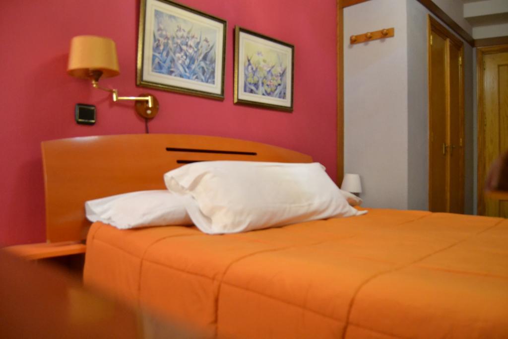 Hostal Don Juan I Alcalá de Henares Екстериор снимка