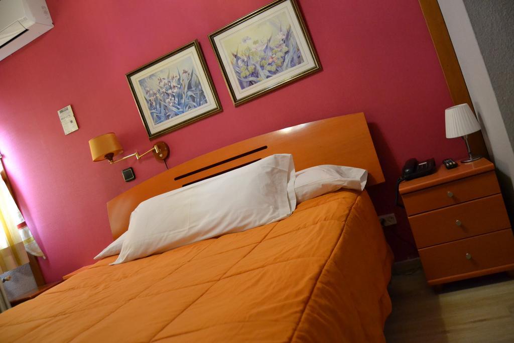 Hostal Don Juan I Alcalá de Henares Екстериор снимка