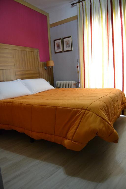 Hostal Don Juan I Alcalá de Henares Екстериор снимка