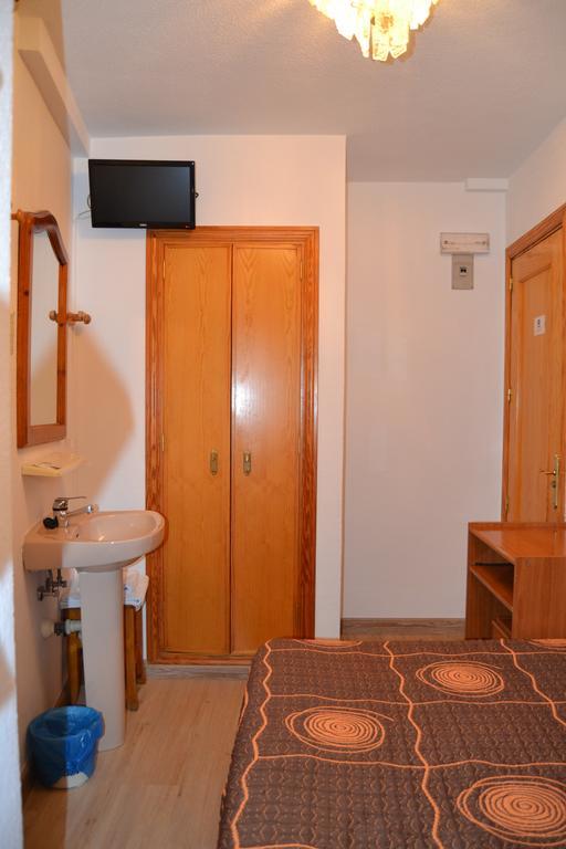 Hostal Don Juan I Alcalá de Henares Екстериор снимка