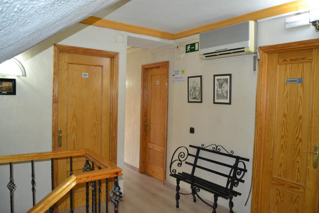 Hostal Don Juan I Alcalá de Henares Екстериор снимка