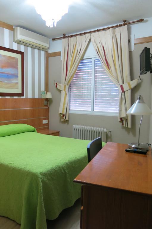 Hostal Don Juan I Alcalá de Henares Екстериор снимка