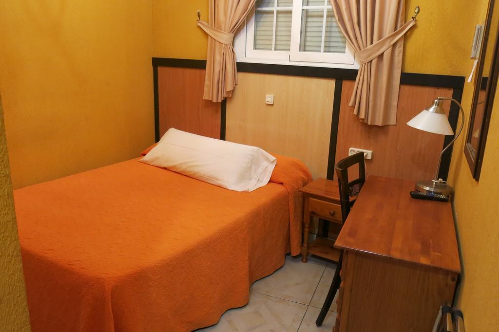 Hostal Don Juan I Alcalá de Henares Екстериор снимка